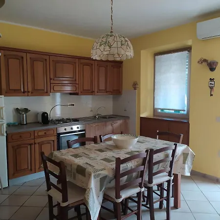 Bilocale La Tezia * 马西亚娜马里纳