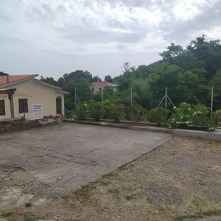 Lägenhet Bilocale La Tezia *